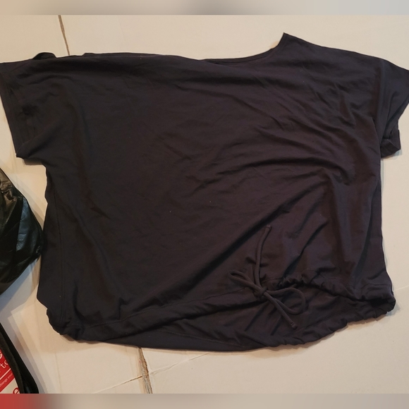 LULULEMON BLACK TSHIRT - Picture 9 of 11